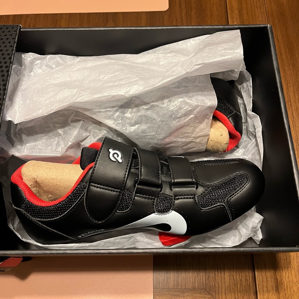 Peloton cycling shoes - size 9 women / size 7 men